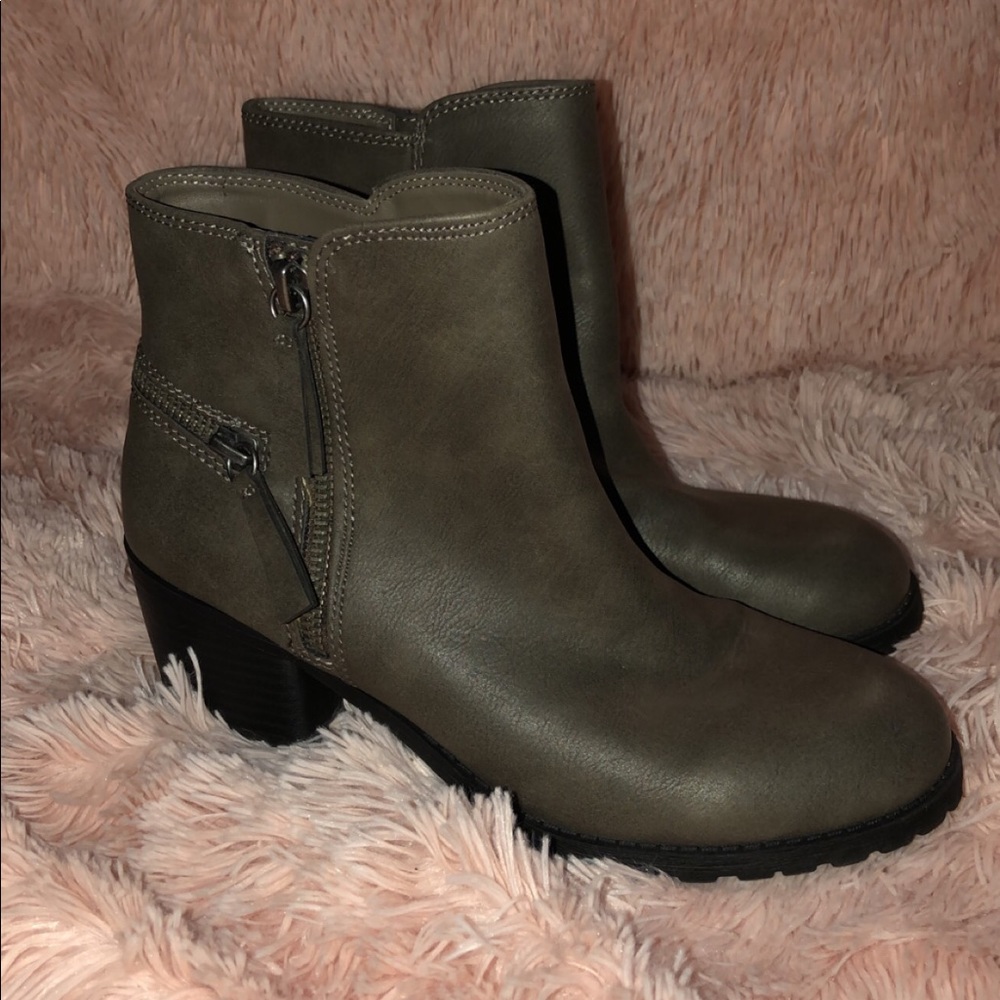 Report dark gray booties